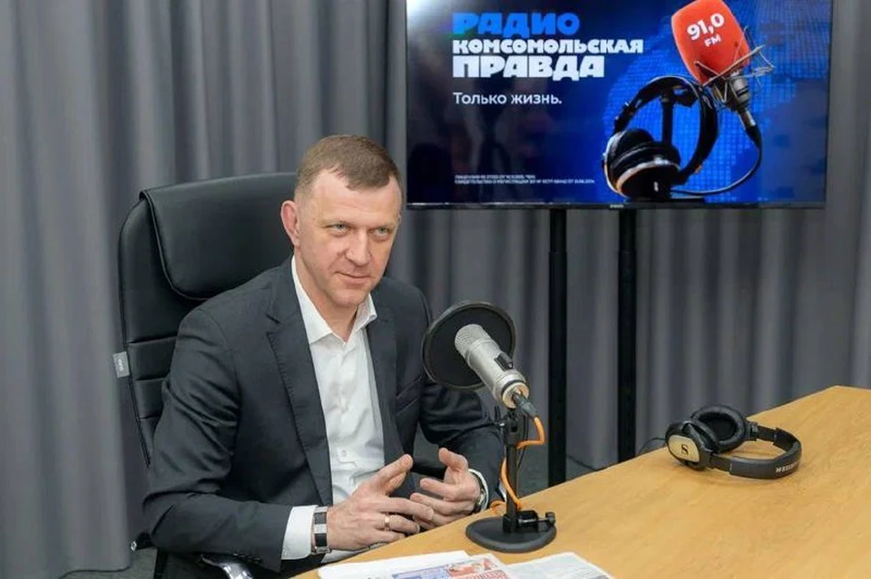 Евгений Наумов в студии радио КП