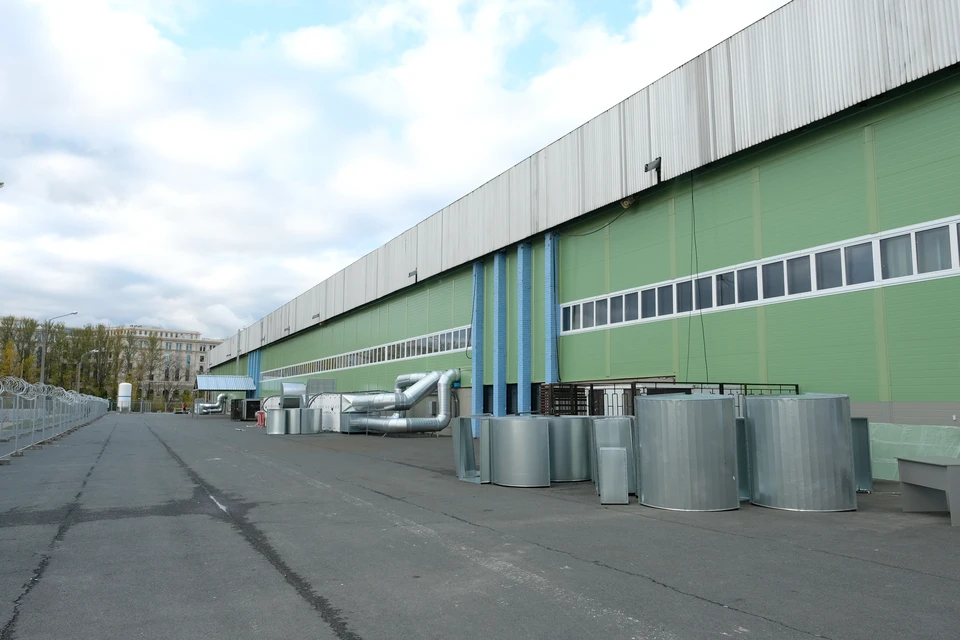 Вместе с помещениями городу переходят и прилегающие земельные участки.