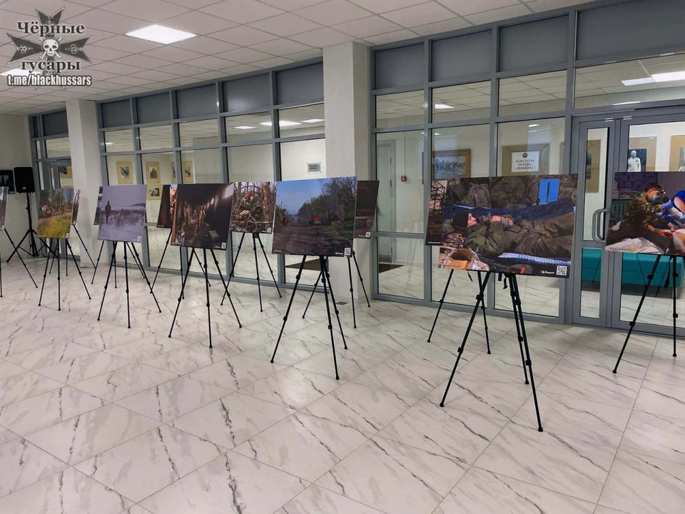 Все фотографии с выставки «Хроники войны» потом планируют передать в Российский государственный архив. Фото: https://t.me/blackhussars