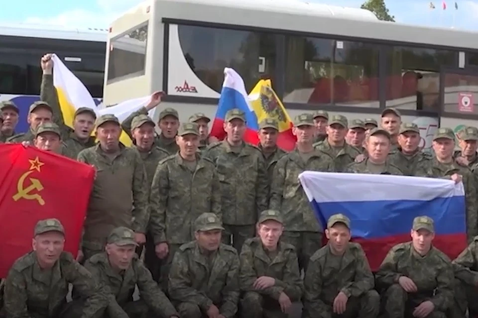 Видео с вернувшимися из украинского плена бойцами ВС РФ опубликовало Минобороны, фото: скриншот из видео