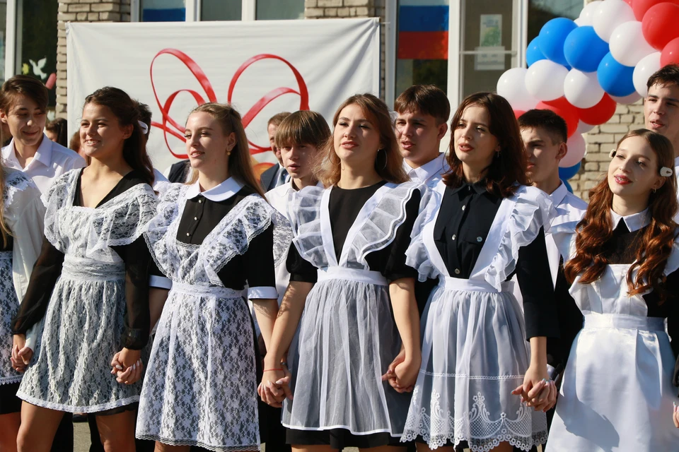 Выпускников ждут праздничные классные часы и концерты