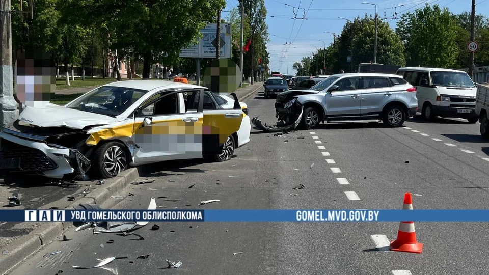 В Гомеле в результате ДТП пострадали три человека, в том числе и ребенок. Фото: УВД Гомельского облисполкома.