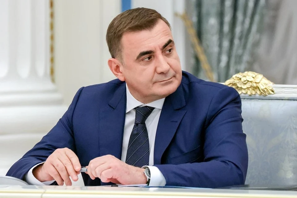 Помощник президента России Алексей Дюмин поздравил «Комсомолку» со 100-летием, фото: Сергей Карпухин/ТАСС