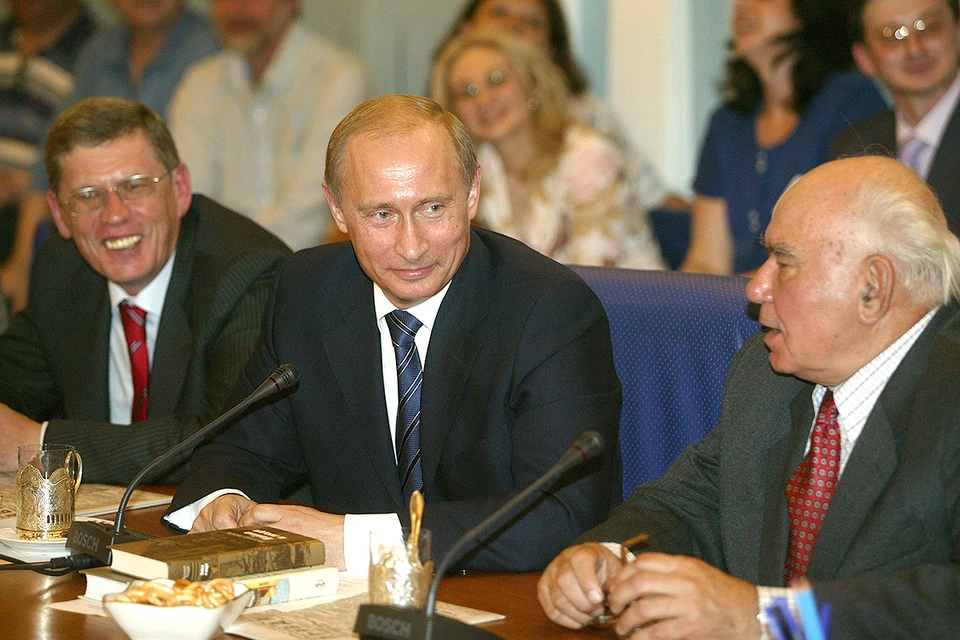 2005 год. Владимир Сунгоркин, Владимир Путин и Василий Песков в редакции "Комсомолки".
