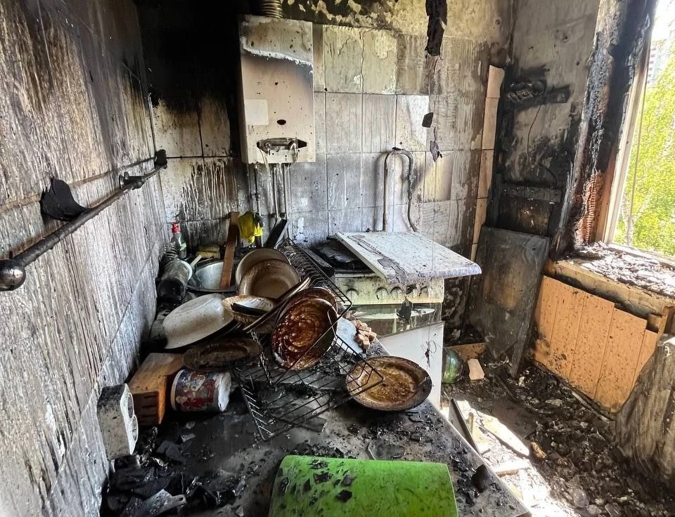 Квартира загорелась из-за неисправного холодильника в Нижнем Новгороде.