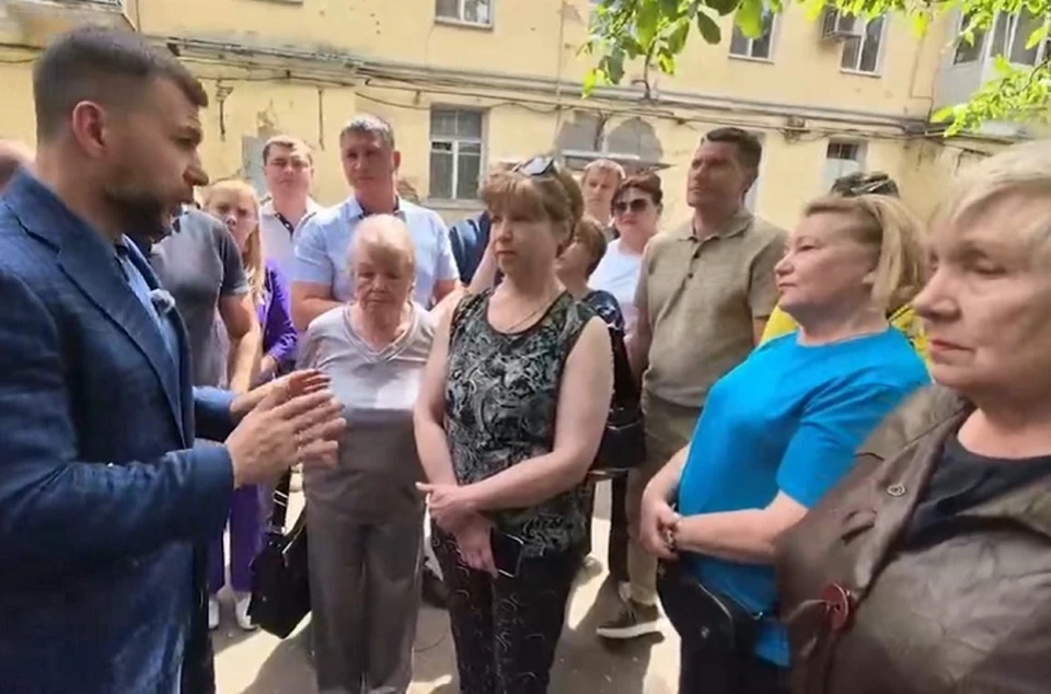 Денис Пушилин поблагодарил жителей за неравнодушие, инициативность и готовность помогать в благоустройстве района. Фото: ТГ/Пушилин