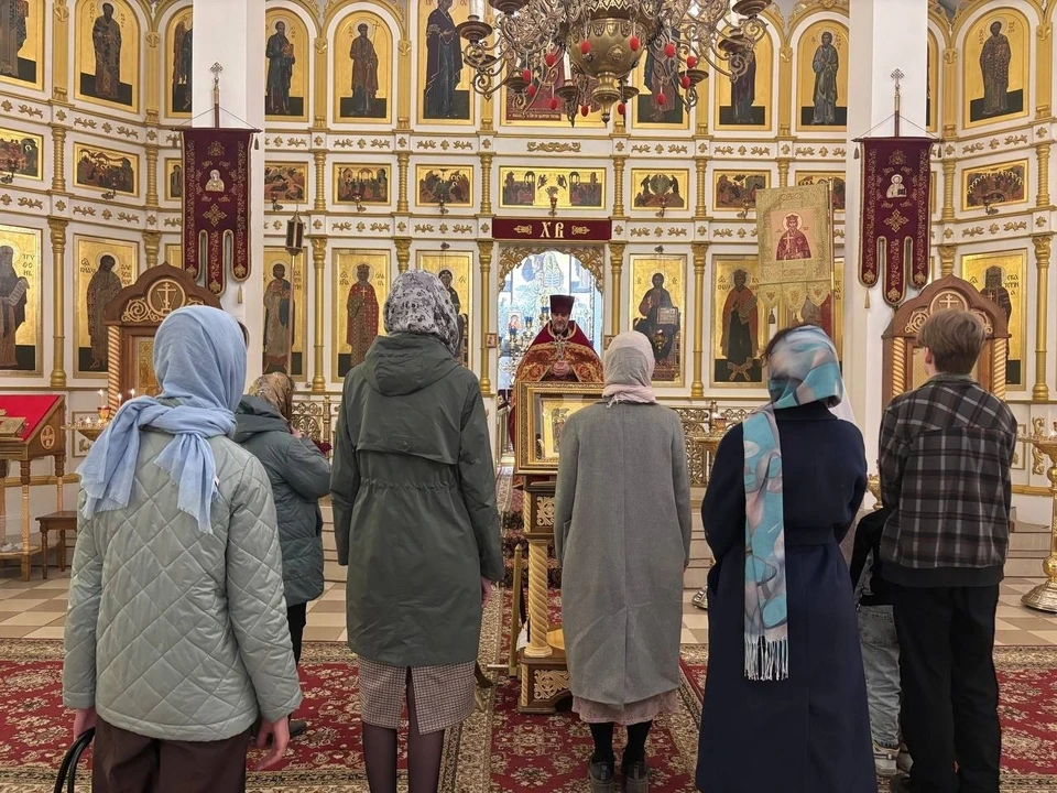 В храме святого князя Владимира в Мурманске прошел молебен о благополучии российских семей. Фото: Центр защиты материнства "КОЛЫБЕЛЬ" Мурманск / vk.com/kolybel51