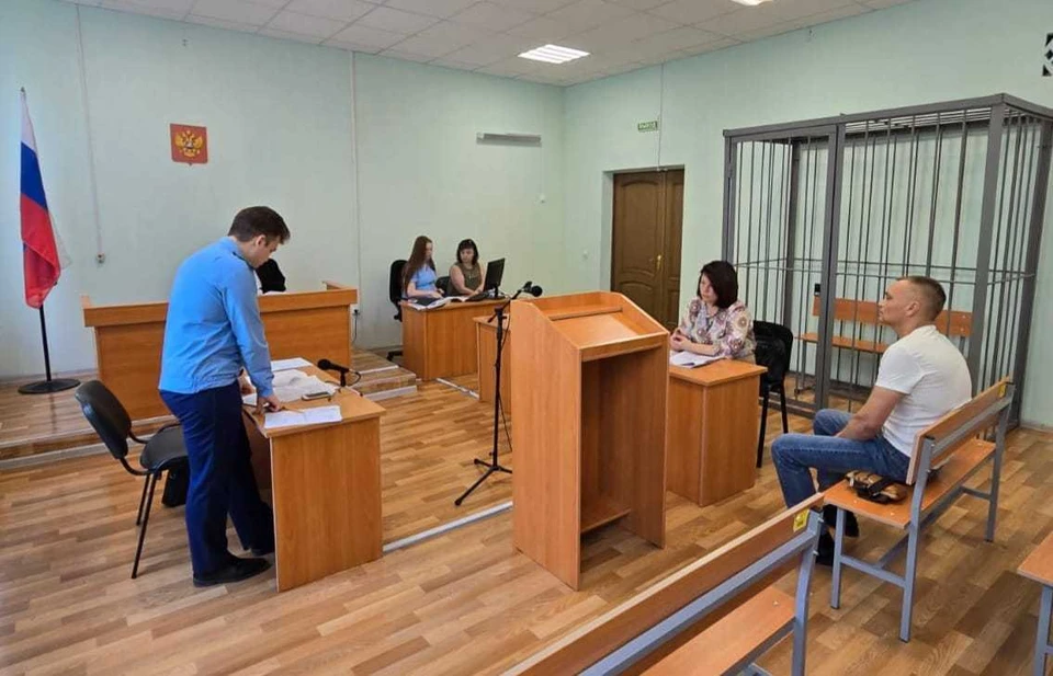 Пробрался в дом соседа для разборок с его женой житель Кимовского района Тульской области