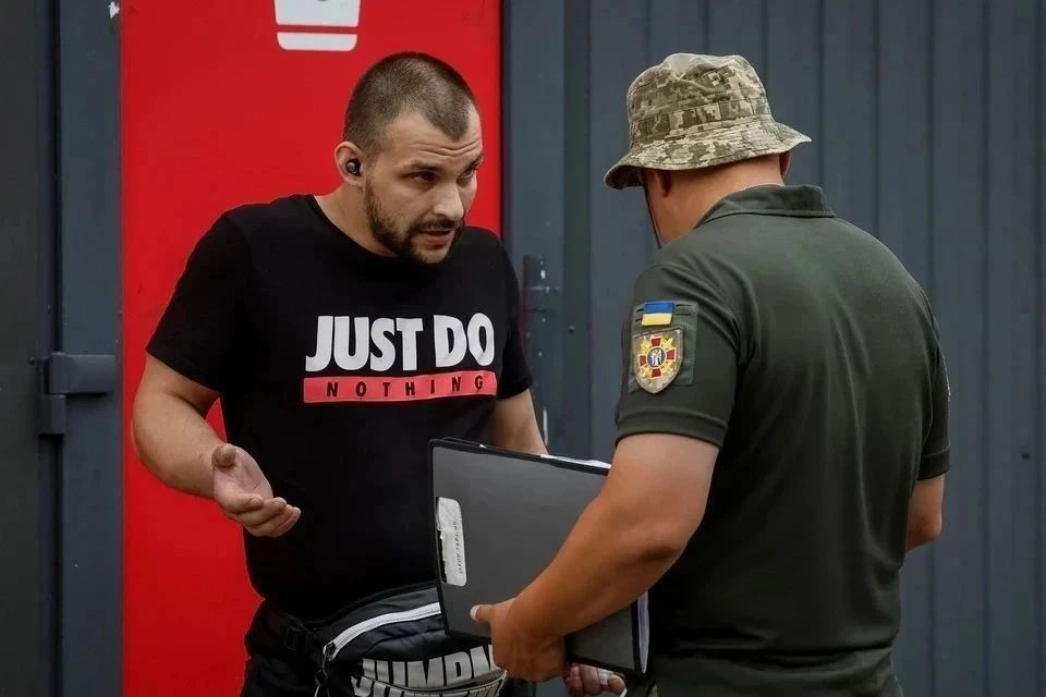 Киев начал «дрессировать» военкомов: им выдали учебник по поведению