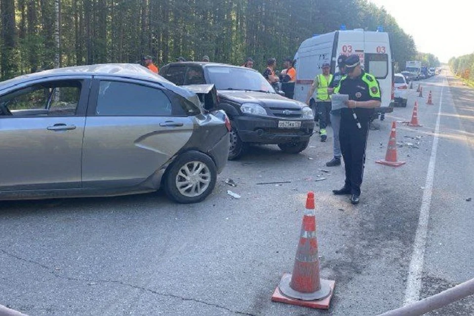 Бригада медиков везла беременную женщину и попала в ДТП. Фото: Госавтоинспекция Свердловской области