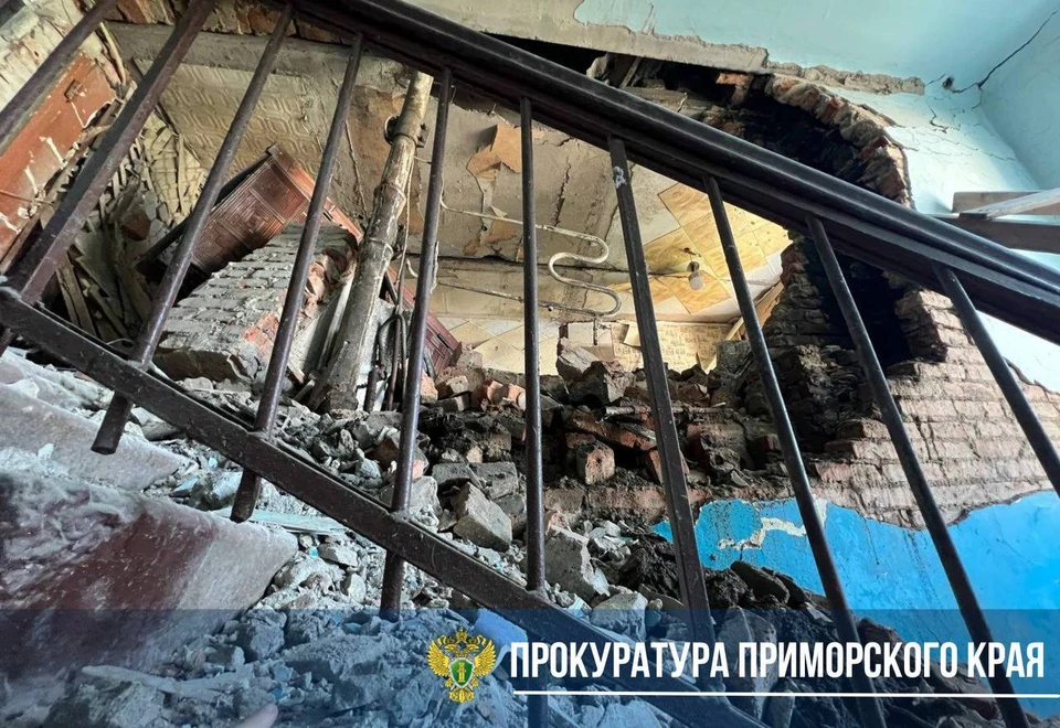 Для эвакуированных жителей развернули пункт временного размещения. Фото: прокуратура Приморья
