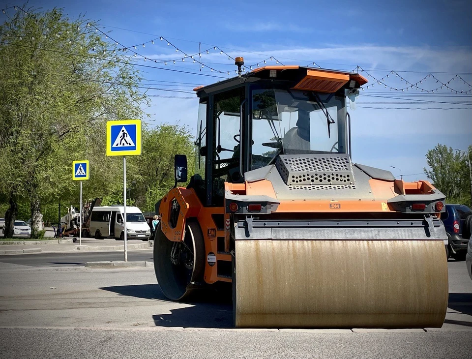 На дороге будут менять асфальт.