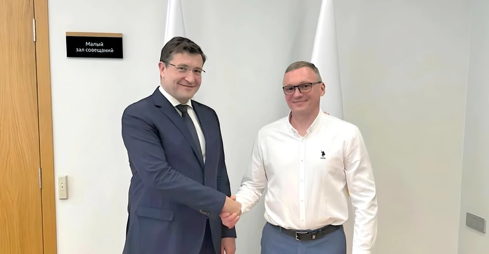 Глеб Никитин поприветствовал нового тренера ХК «Торпедо» Алексея Исакова.