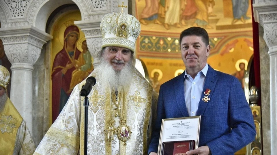 Андрей Шевченко получил медаль Макария Оренбургского II степени. Фото: Оренбургская епархия
