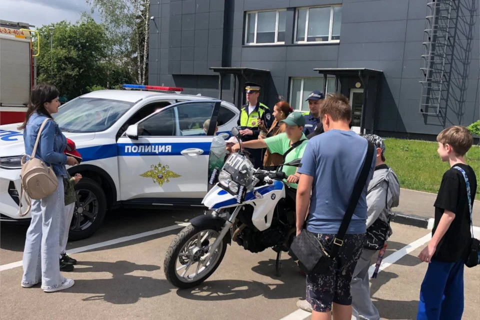 Ребята смогли представить себя в роли дорожных полицейских. Фото: УМВД России по Тверской области