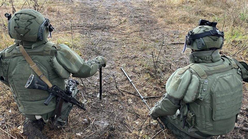 Российские войска расчищают территорию от мин в Запорожской области