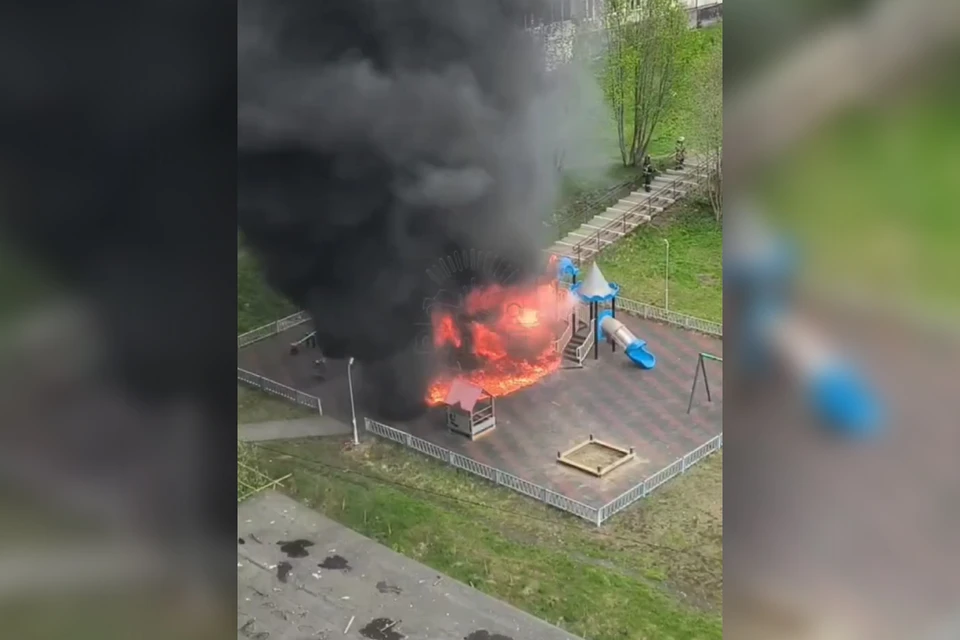 Днем 2 июня в Мурманске на улице Героев Рыбачьего, 18 вспыхнула детская игровая площадка. Фото: кадр из видео / t.me/murmansk_chp