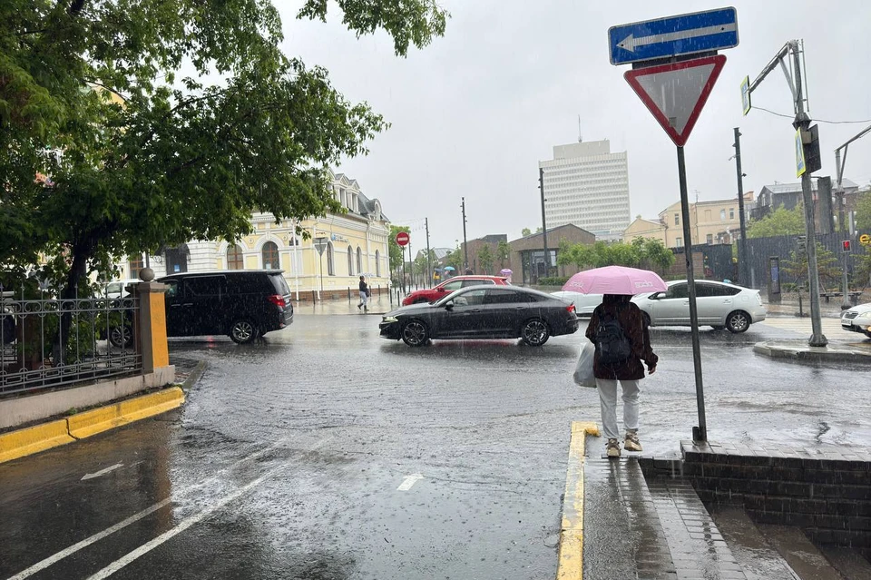 Непогода ударила и по центру города.