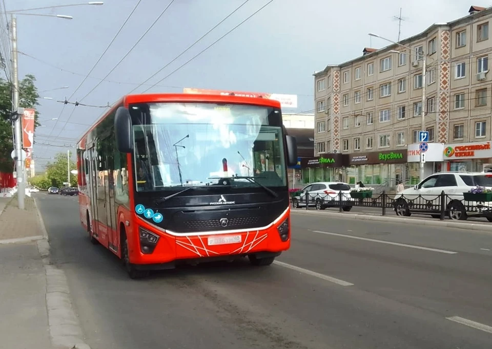 В Калуге скорректировали расписание автобуса, соединяющего два вокзала.