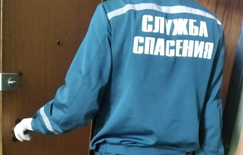 Ульяновские спасатели вскрыли дверь квартиры для оказания помощи пенсионерке | ФОТО: Управления гражданской защиты населения Ульяновска