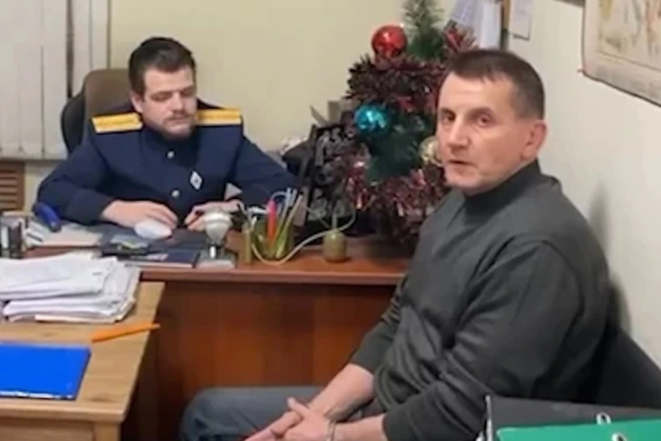 Экс-полицейский Михаил Смирнов (справа на фото) убил журналиста Максима Максимова из-за расследования о его "Мерседесе". Фото: кадр из видео ГСУ СК РФ по Санкт-Петербургу