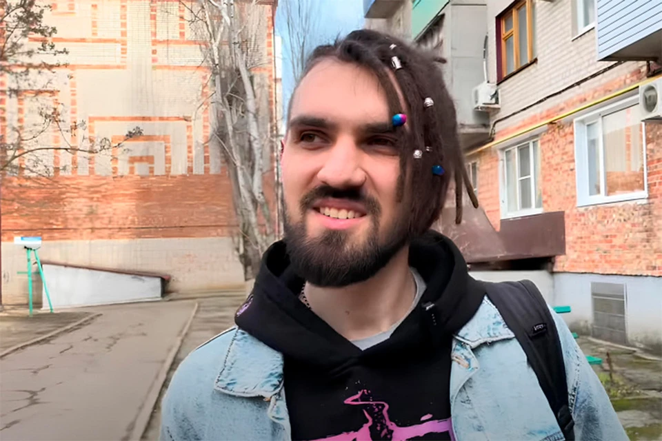 Стендап-комик Артемий Останин*