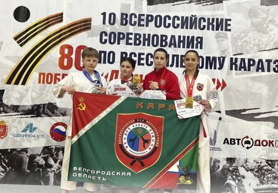 Тренирует спортсменов Алина Чистюхина.