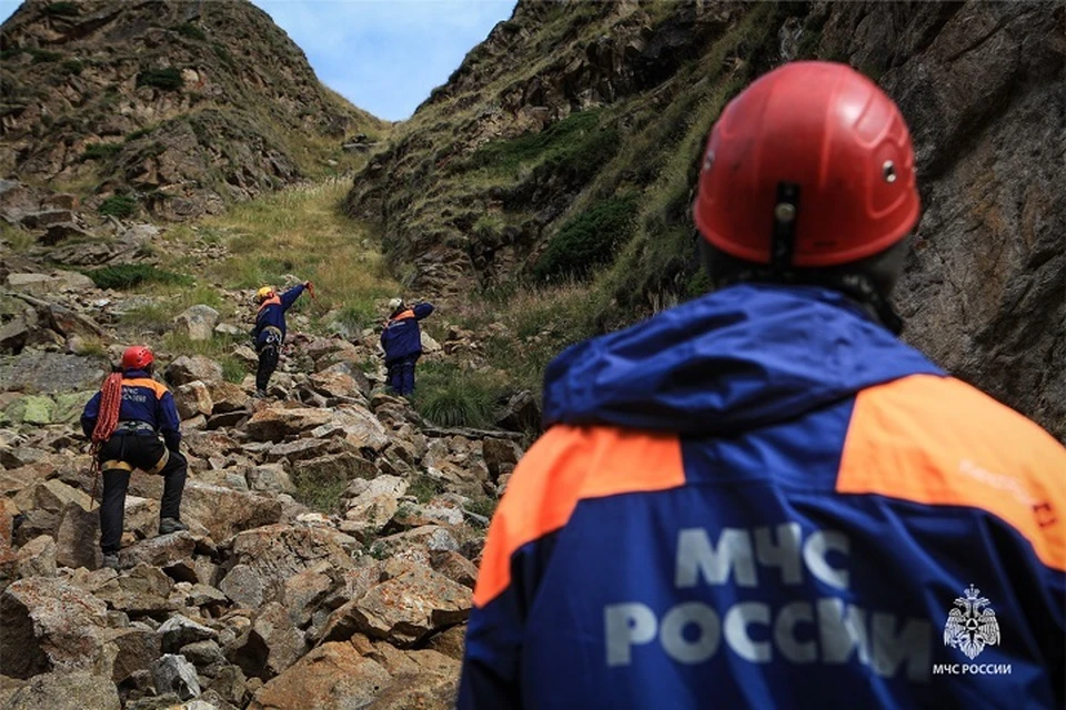 Женщина приехала в составе экскурсионной группы из шести человек. Фото: ГУ МЧС по КБР.