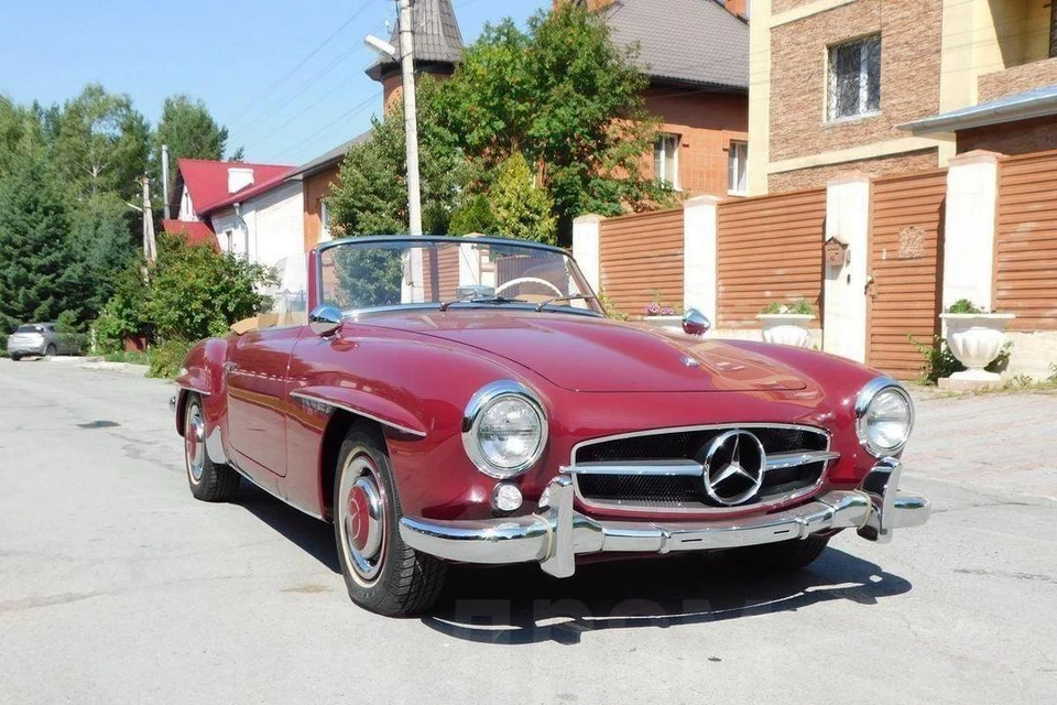 В Новосибирске продают редкий Mercedes SL 1956 года за 16 млн рублей. Фото: Drom