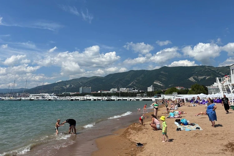 Температура воды в Черном море в начале июня: где можно купаться