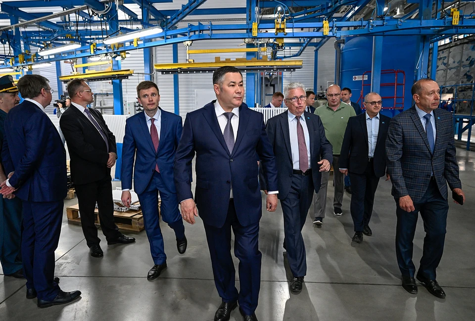 Губернатор прошелся по модернизированному заводу.