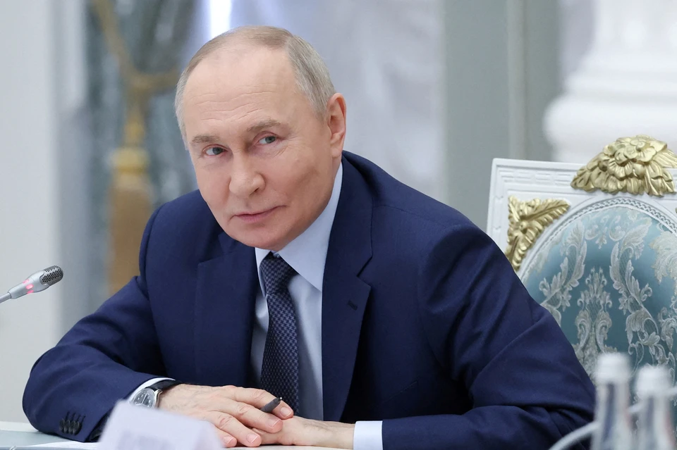 Владимир Путин предложил запустить программу «Детская книжная карта» с 2026 года