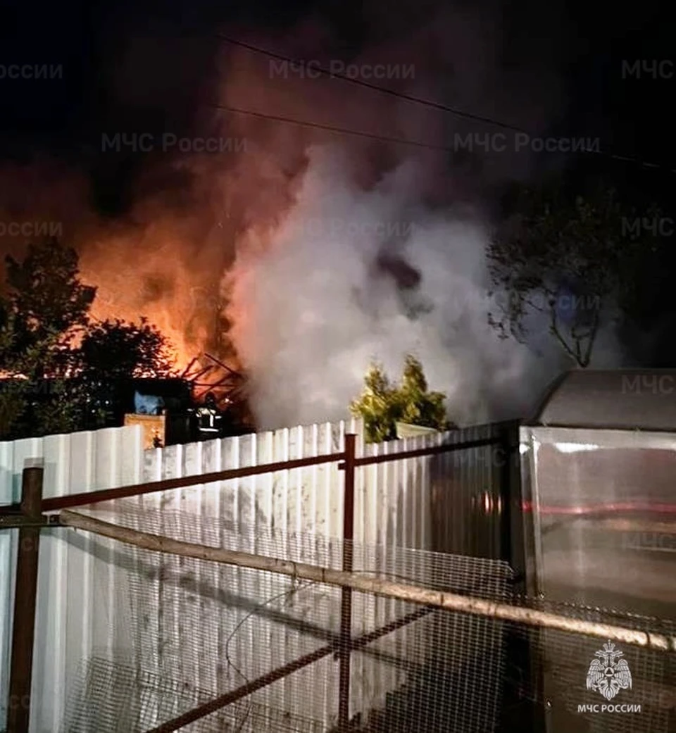 Ночью в СНТ «Лесовод-2» произошло возгорание дачного дома.