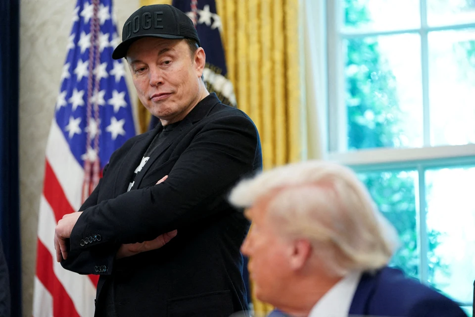 Маск обрушился на экс-советника Трампа Бэннона за призыв выслать его из США