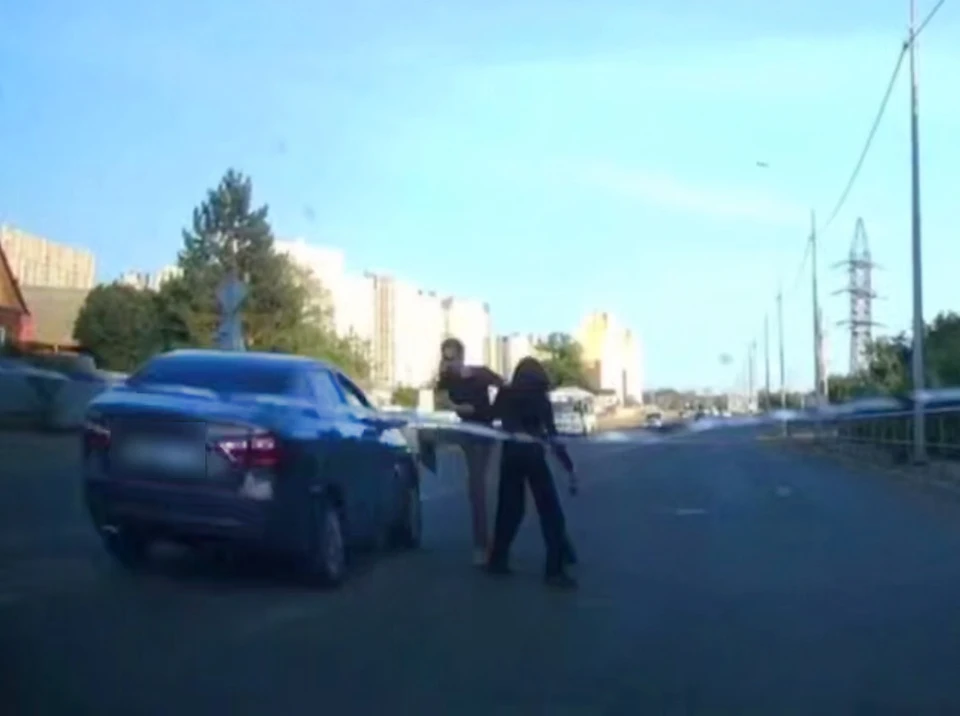 Полиция уже пообщалась с нарушителем. Фото: скриншот видео УМВД России по Оренбургской области.