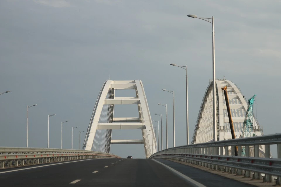 Крымский мост закрыли в пятницу в 15:39. Он не работал почти четыре часа.