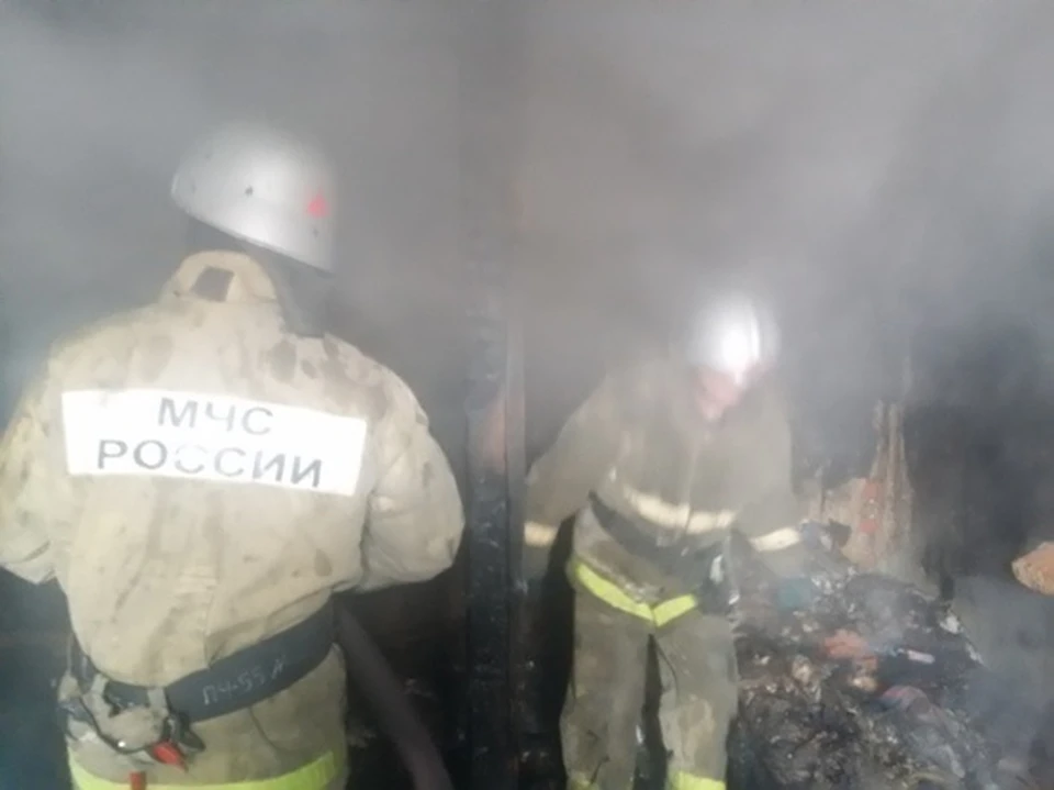 В совхозе «Новоусманский» и в селе Девица Острогожского района ночью 10 июня тушили два жилых дома, один из них практически сгорел.