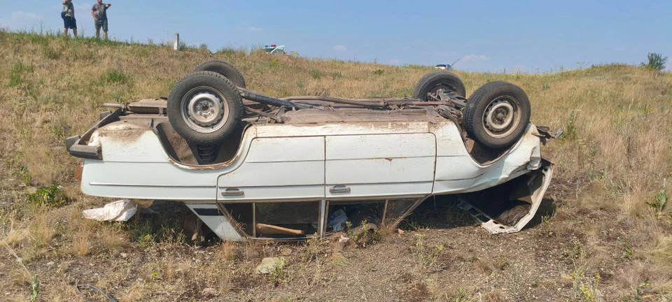 В результате дорожной аварии пострадали два человека. ФОТО: УГИБДД МВД по Луганской Народной Республике