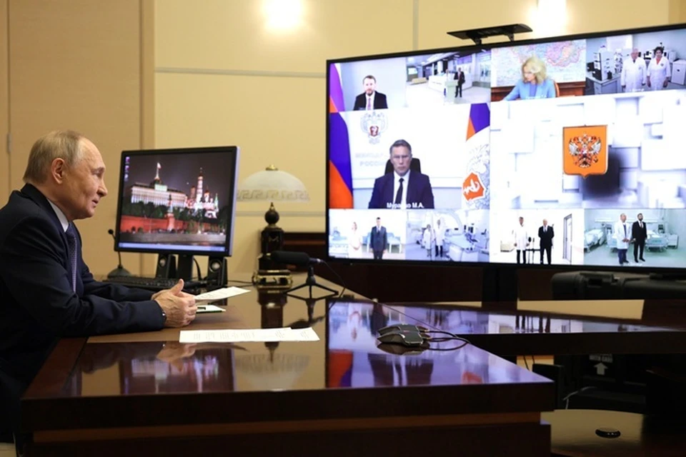 Президент России поручил проработать вопрос повышения зарплат медперсоналу в ДНР. Фото: kremlin.ru