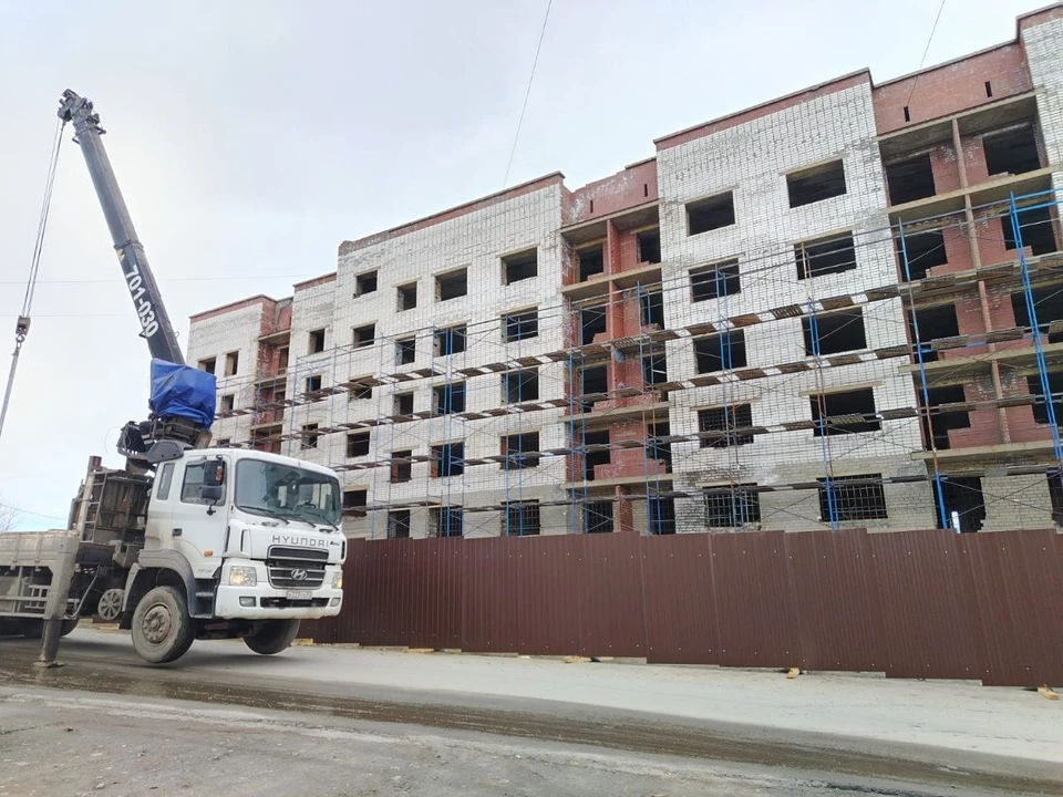 Минстрой Мурманской области сообщает, что строительство жилого дома на улице Ленинградской в Заполярном. Фото: Правительство Мурманской области