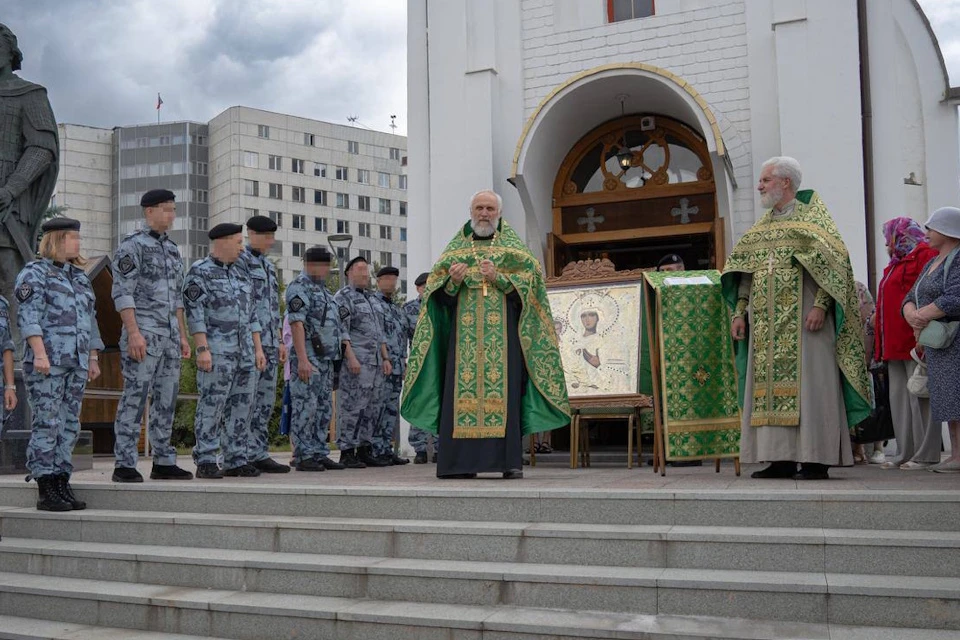 Чудотворная икона «Троеручица» прибыла в храм при ОМОН «Авангард» в Москве
