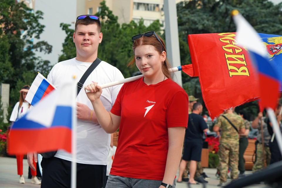 В Мариуполе торжественно отмечают День России