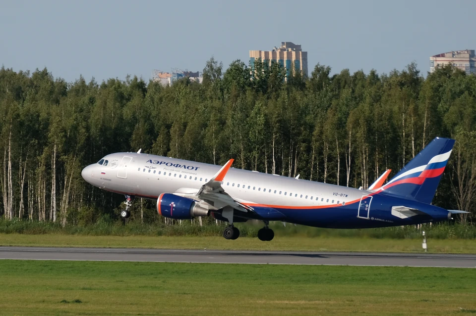 Авиарейсы между Тегераном и Петербургом отменены из-за закрытия неба в Иране и Израиле.