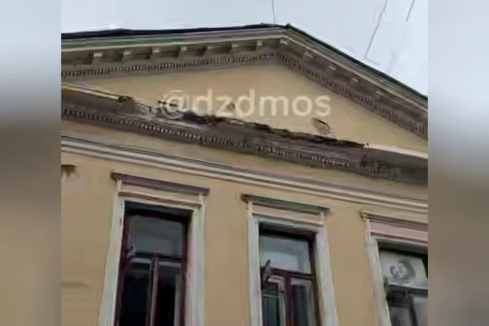 В центре Москвы обрушился фасад здания Фото: из видео департамента здравоохранения Москвы