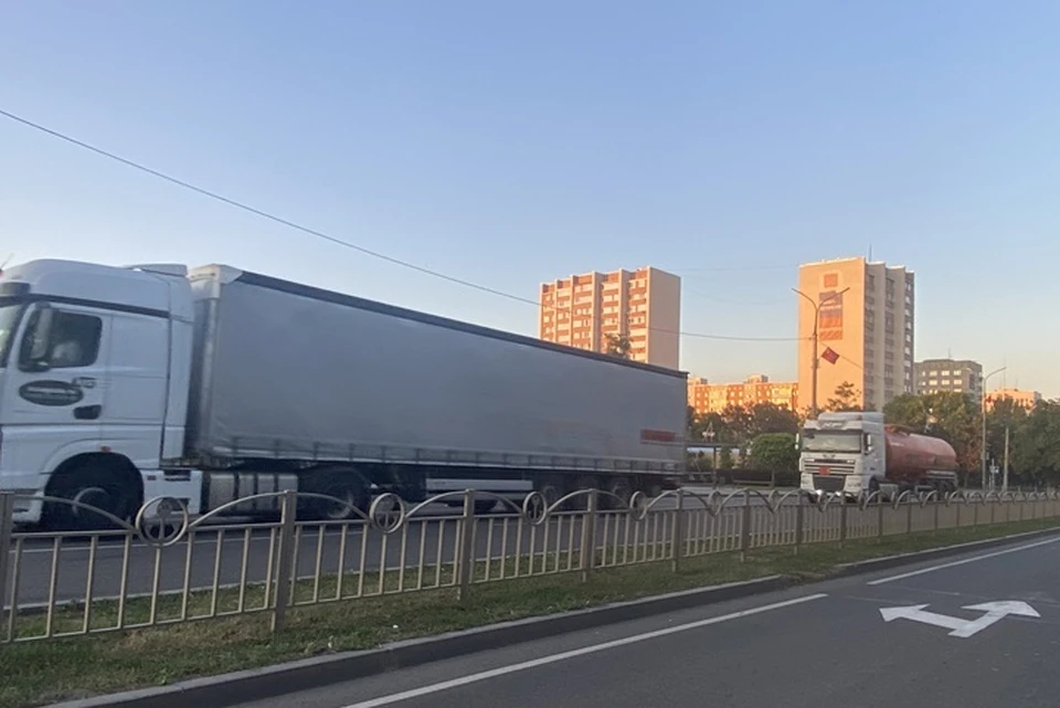 Дальнобойщик умер за рулем фуры во время движения