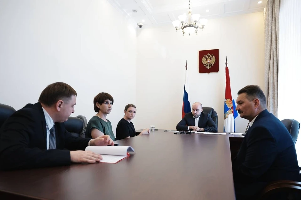 Губернатор встретился с местными жителями. Фото: Пресс-служба Правительства Самарской области