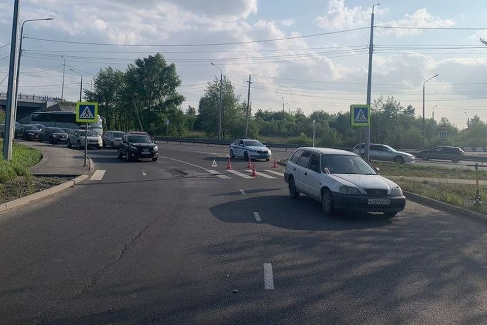 В Иркутске на улице Трактовой 15-летний парень попал в аварию на самокате. Фото: ГУ МВД России "Иркутское"