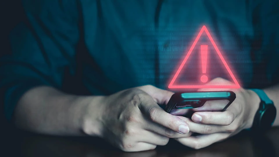 IT-эксперт Шутов: в жару телефон в кармане может перегреться и загореться