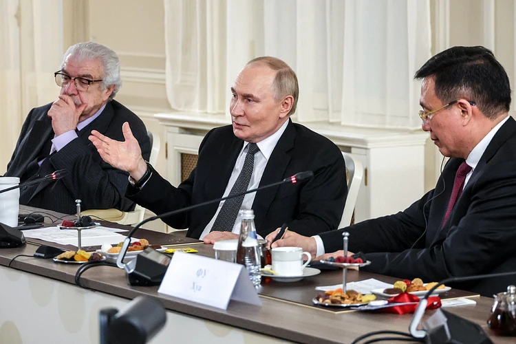 Россия не агрессор: Владимир Путин в прямом эфире поставил мат западным журналистам