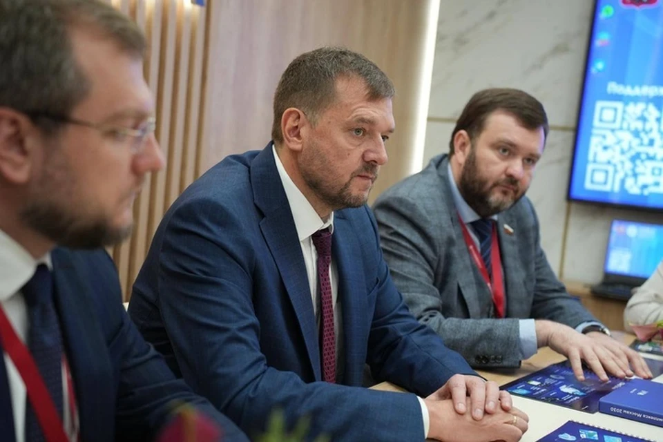 На форуме в Петербурге обсудили внедрение цифровой системы оплаты проезда в Запорожской области. Фото: тг-канал Евгения Балицкого